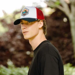 Born To Surf White / Red / Blue 33 Born To Surf White / Red / Blue -The Indian Face Ventas 03 012 32 12