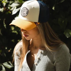 Born To Be Free Brown / Blue / Yellow -The Indian Face Ventas 03 013 09 3 scaled