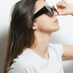 Isla Tortuga Black / Black -The Indian Face Ventas HK 012 01 2 scaled