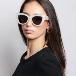 Isla Tortuga White / Black -The Indian Face Ventas HK 012 03 8 scaled