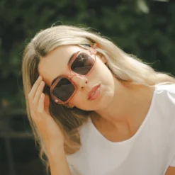 Holbox Pink / Black -The Indian Face Ventas HK 027 03 1 scaled