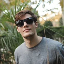 Breezy Black / Black 18 Breezy Black / Black -The Indian Face Ventas HK A01 24M02C01 02