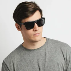 Breezy Black / Black 19 Breezy Black / Black -The Indian Face Ventas HK A01 24M02C01 03