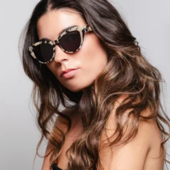 Playa Bonita Brown Tortoise / Black -The Indian Face Ventas UL S23 02 06